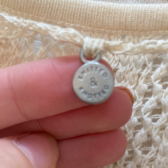 SHIRT Anthropology knitted and knotted white knitted boho tank top - Picture 2 of 12